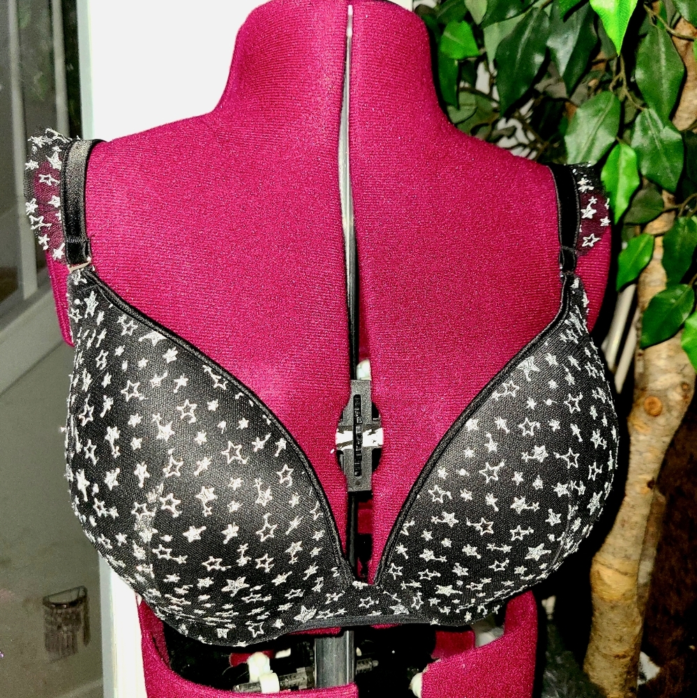 NWOT SEXY, VICTORIA'S SECRET BRA, BLACK & SILVER